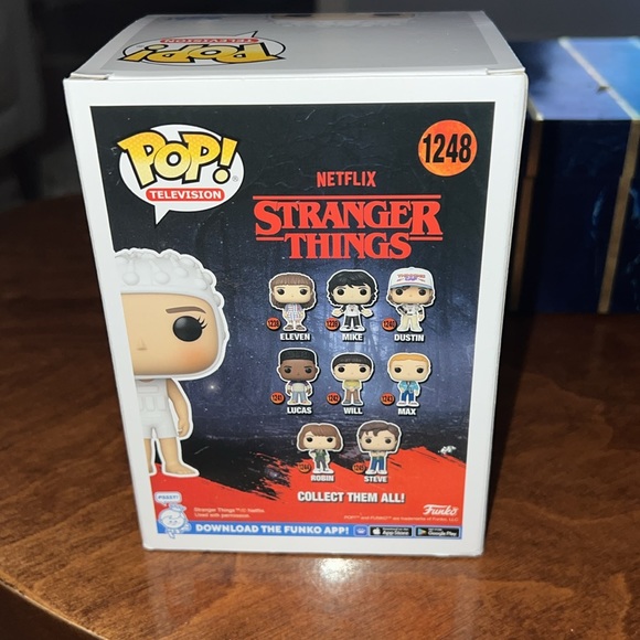 Eleven 1248 Tank Suit Amazon Exclusive Funko POP! Stranger Things - Picture 3 of 5